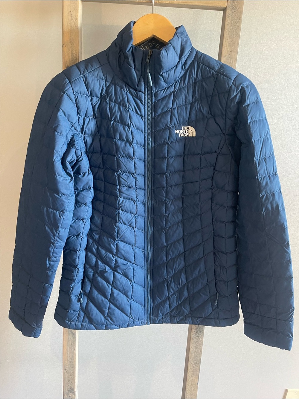 The North Face Navy light weight Quilted Insulated Jacket small